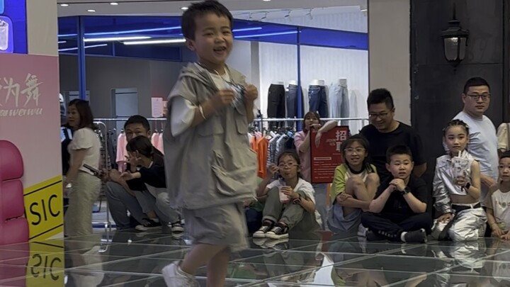 Ghi lại lần đầu tham gia cuộc thi, cảm giác cực đã haha, kiên trì theo đuổi đam mê của mình quả thật