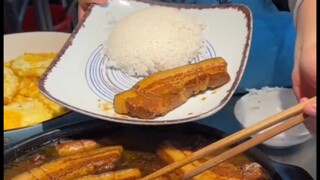 وعاء أرز بلحم الخنزير المطهو ببطء، هل سبق لك أن رأيت قطعة كاملة من وعاء أرز بلحم الخنزير المطهو ببطء