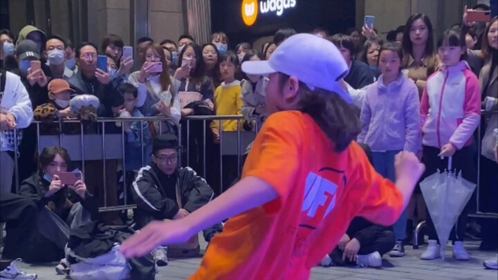 街舞比赛对手打起了《醉拳》