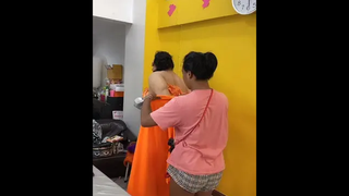 ใส่จีวรแล้วทรงแดนซ์