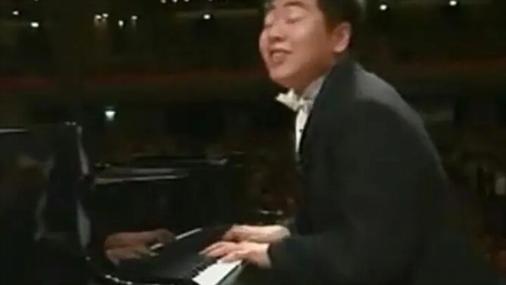 Lang Lang playing "La San"