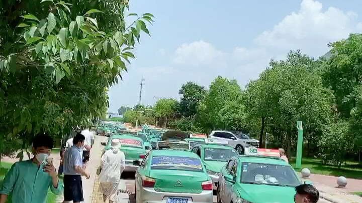 I may not have much to offer, but I’m doing my best: 46 “Love-Filled Gaokao” taxis are here to serve