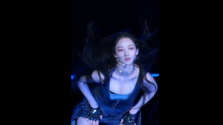 [No Nosebleed Challenge] Karina Liu Zhimin's strange fire Illusion Black Mamba concert live shot 221