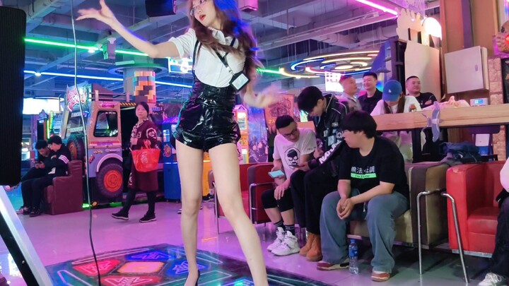 Cô gái đeo kính OL mặc vest chuyên nghiệp, xin lỗi vì đã trêu em, thật quyến rũ~