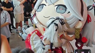 دا شا تشون يحمل الأميرة بقوة ذراعيه الخارقة ويقوم بتمارين القرفصاء مع لي دو!