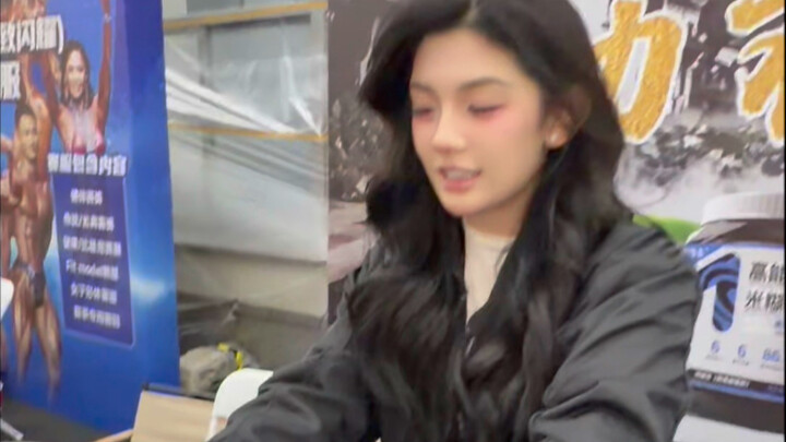 มนุษย์เงินเดือนที่ตื่นมาตอนพระอาทิตย์ขึ้น (ลุ้นรับ 30 รางวัลจากคอมเมนต์ใน Douyin ฮิฮิ～)