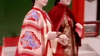 “披 床 单 也 像 天 选 古 人”