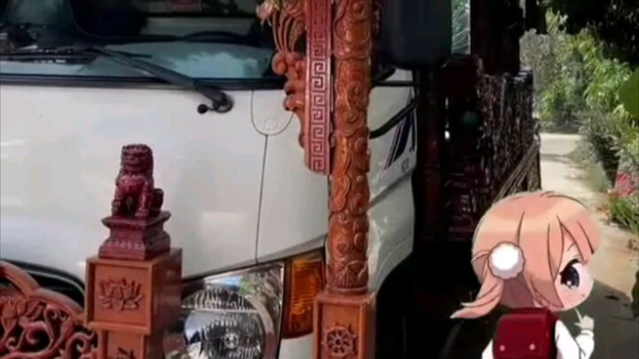 Ai muốn lên xe cùng pé loli này ko:)