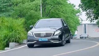 นักศึกษาแพทย์สาวสุดสวย ดึงความ สนใจCEOพันล้านแล้วกลายเป็นผู้ช่วยของเขา ที่แท้เธอคือผู้หญิงในคืนนั้น.