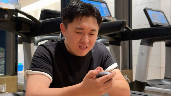 Tôi ổn mà, đùa thôi, tôi không bị tổn thương.