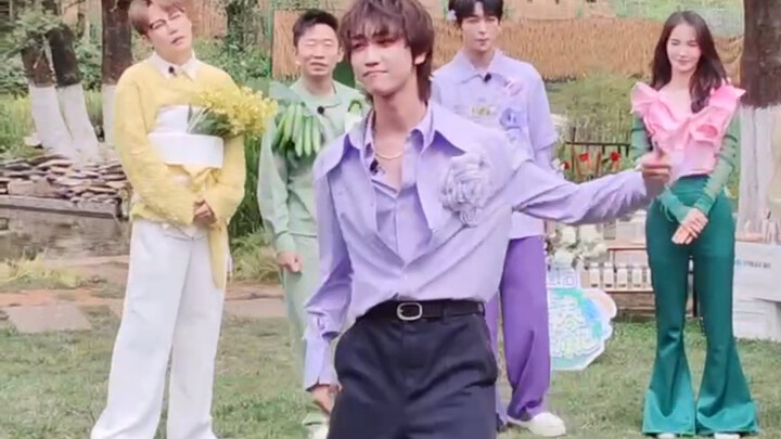 徐明浩国内综艺再跳团舞！真的好爱seventeen ！！！