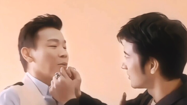 David Tao and Wang Leehom check whether each other’s Mandarin is “smooth” or not.