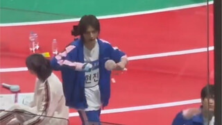 黄铉辰0801偶运会舞蹈有bgm Psycho+sneakers+play with fire