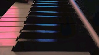 pakinggan ang tunog ng piyano na ito
