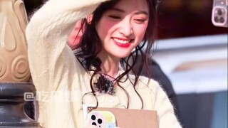 沈月当年在芒果台实习被围观。