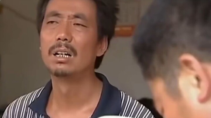 نقص الزيت والماء في موقع البناء، فذهب العمال إلى المطعم ليأكلوا المعكرونة لتحسين وجباتهم! فان مينغ ا