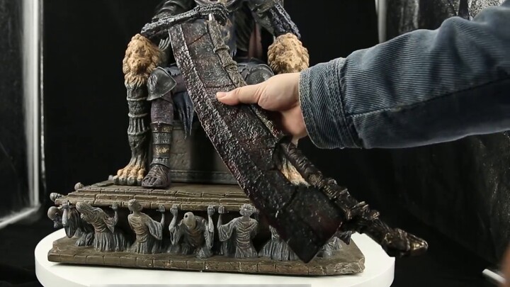 Apakah ada yang mau berbagi api? Unboxing Patung Raja Yom Raksasa Dark Souls 3