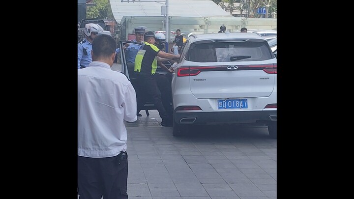 Pusat Keberuntungan Distrik Qindu Kota Xianyang, dilaporkan karena ngebut...