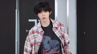 Eason Chen | Keep pushing! 🤓 Group singing and dancing performance of "Beat me if you can" for the M