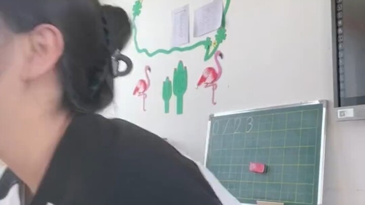 幼儿园老师生动教学手指舞，网友:满脑子都是挖呀挖呀挖