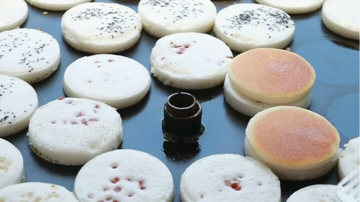 Thèm quá món bánh gạo chiên giòn vỉa hè! Mua không được thì tự làm thôi! Cùng cô bạn thân lúi húi cả