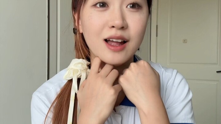 Thì ra ở ngoài, em gái nói thế này...