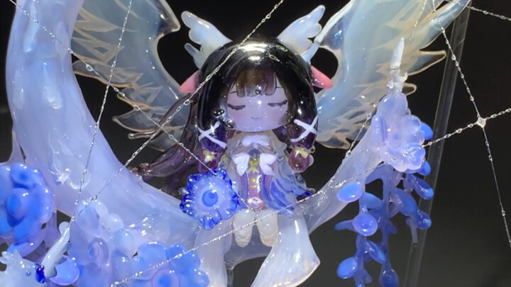 Gadis Columbia yang Dipanggang dengan Kaca