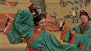 Saya kagum dengan keindahan musik dan kostum tari Han