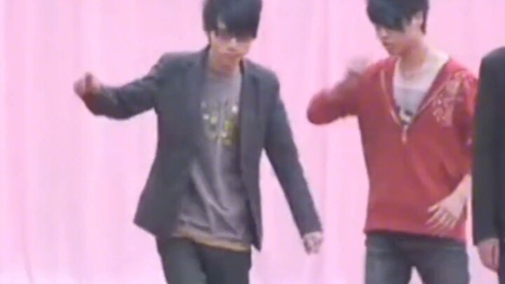 عرض الفنون المدرسية قبل أكثر من عشر سنوات، الآن انظر كم هو محرج!