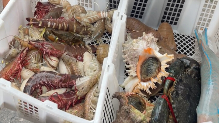 Thai Food: No-Fail Phuket Seafood — Feast on Giant Crabs, Black Tiger Shrimp & More at the Seafood M