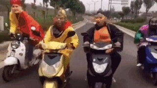 I died of laughter on the spot!! What the hell is this Journey to the West???