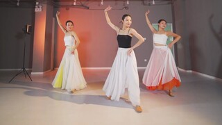 Brainwashing Divine Comedy versi tarian "Sailing", melodi di dalamnya dipadukan dengan gerakan taria