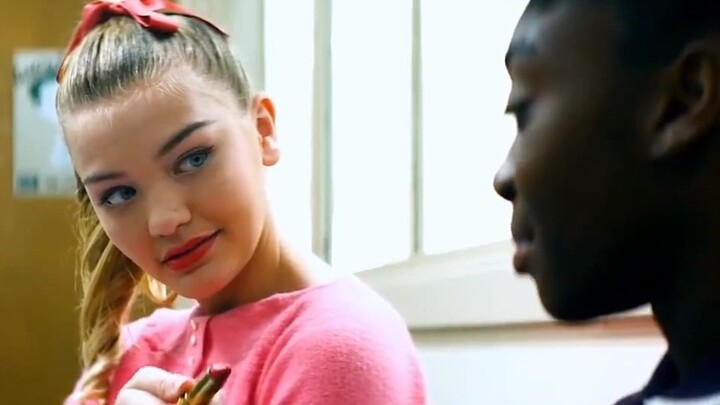 黑人的恐怖片，当黑人住进满是白人的小区