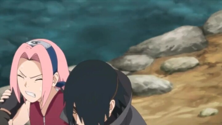 Sasuke diselamatkan oleh Sakura ketika dia masih kecil dalam keadaan koma, dan Sakura masih tidak me