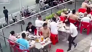 Japanese lolita laughed non-stop while watching "My Embarrassing Life Illustrated Book"