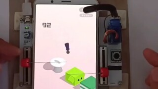 单手游戏愣是玩成了双手