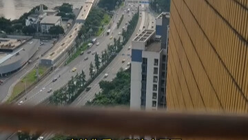 Chụp ảnh cầu Ngạc Công Nham, bắt trọn khoảnh khắc lãng mạn của dòng xe lưu thông.