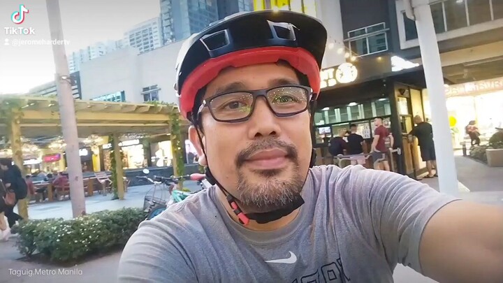 relaxing at Bgc high street