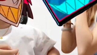 ممارسة عملية لتعليم التملق من Vox