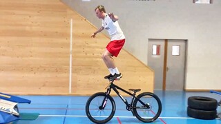 踩上单车的那一下我人都傻了？瑞士滑雪世界杯冠军超强平衡！！