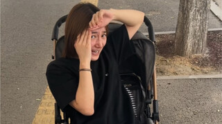 找到她的时候，手推车大姨正在哄周周呢，哈哈哈哈哈
