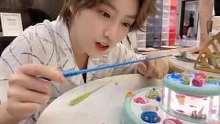 【林凡】来乃万姐姐家钓鱼啦，太可爱了