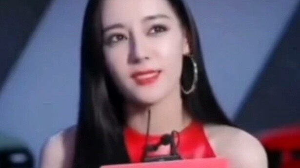 [Dilraba Dilmurat] People say she doesn't look photogenic, how beautiful must she be in real life?