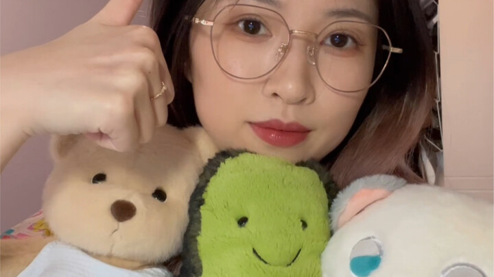 Kalau nggak ada kerjaan, boleh lihat-lihat boneka bulu saya nih!