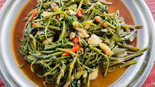 ผัดผักบุ้งตามสไตล์ชีวิตบ้านๆ ของกระถินน้อย