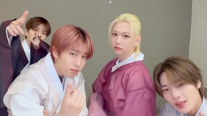 Thử thách nhảy Divine của Stray Kids