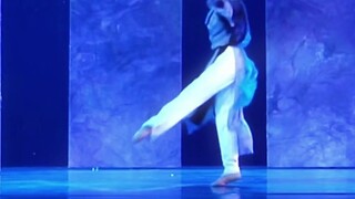 He started dancing at the age of 4 and was admitted to the PLA Art Academy before he was 16!