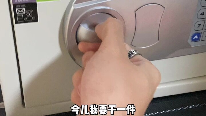 Untuk merayakan ulang tahun ibu, aku malah membeli sebatu berlian besar?!