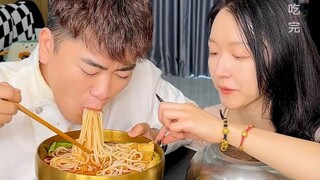 #Luosifen Binbin thought our dad was playing a game with him, but it turns out it was a trick... #Ri