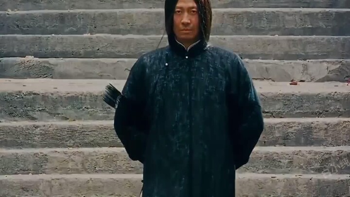 Sepanjang hidup terjebak dalam cinta, jatuh cinta pada perempuan yang seharusnya tak boleh dicintai!